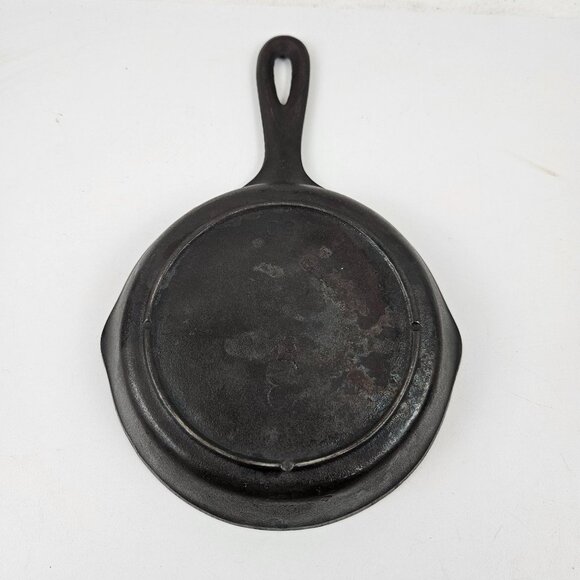 Vintage Cast Iron Small Skillet SK Mark 5D 3 Notch Heat Ring Double Pour Spout - Picture 5 of 11